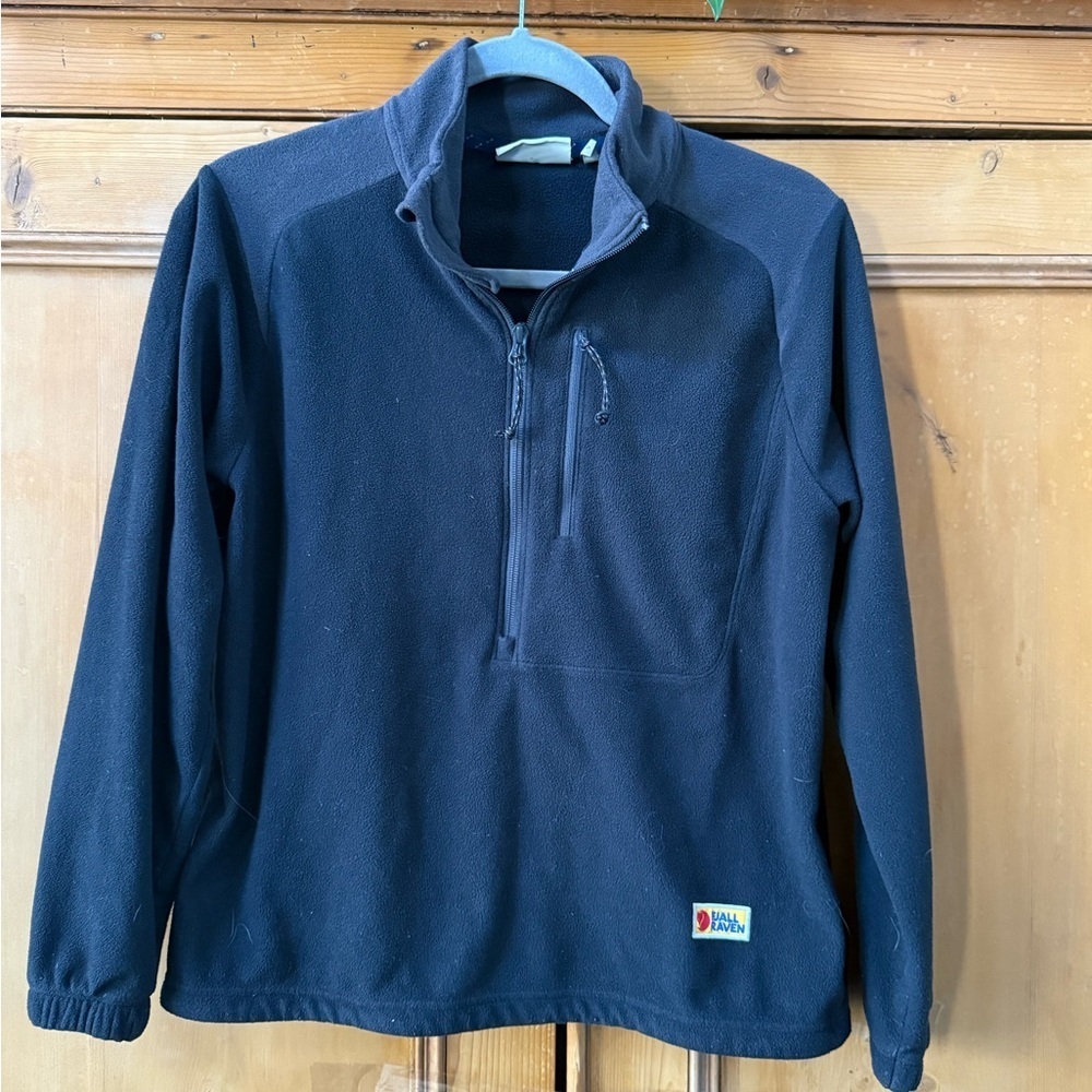 Fjällräven women’s size small Vardag Lite fleece pullover in a black half zip - Picture 2 of 6